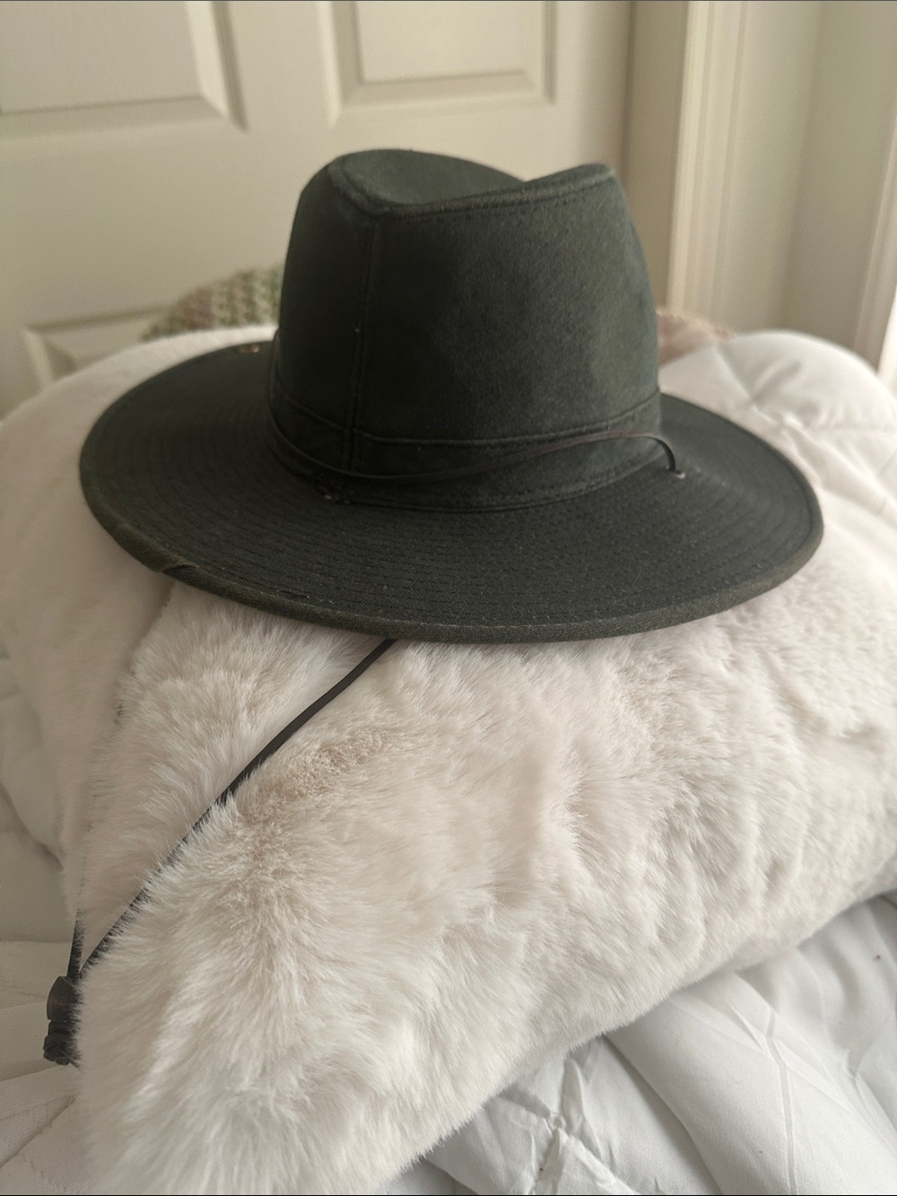 Olive Green Women's Outback Hat with Chin Cord